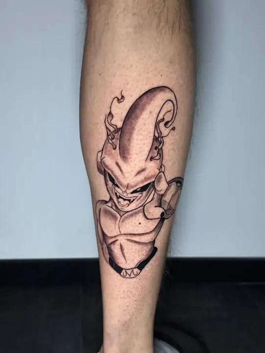 Majin Buu aus Dragon Ball, Anime Tattoo auf der Wade